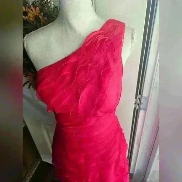 Cache off the shoulder ruffle hot pink dress size 6 - Picture 2 of 3